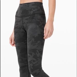 LULU LEMON WUNDER UNDER SIZE 4, CAMO. HIGH-RISE.